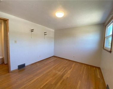 439 Crestview Dr - Photo Thumbnail 25