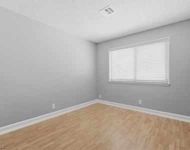 5389 Kalmia Drive - Photo Thumbnail 12