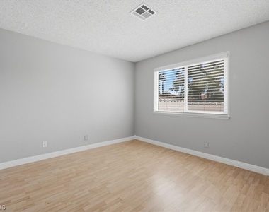 5389 Kalmia Drive - Photo Thumbnail 14