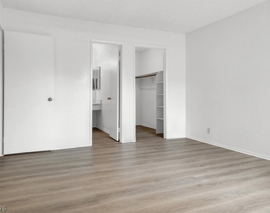 3151 Soaring Gulls Drive - Photo Thumbnail 15