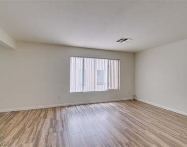 5025 Glittering Star Court - Photo Thumbnail 11