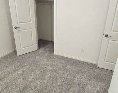 7376 Daly Grove Street - Photo Thumbnail 12