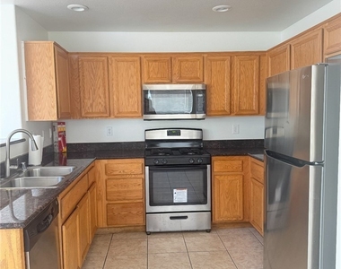 6320 Blue Twilight Court - Photo Thumbnail 4