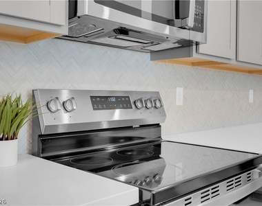 5357 Eleganza Avenue - Photo Thumbnail 9