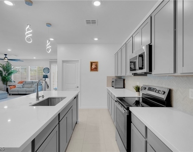 5357 Eleganza Avenue - Photo Thumbnail 10