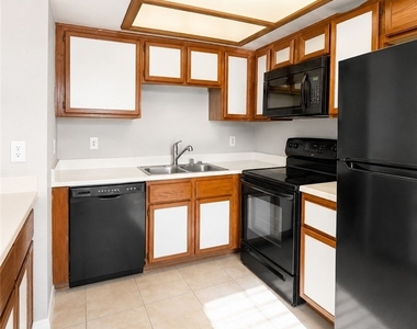2701 Otter Creek Court - Photo Thumbnail 6