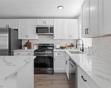 139 Fir Street - Photo Thumbnail 9