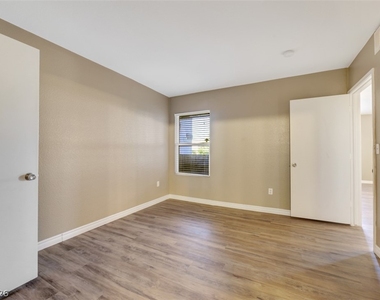 7255 Sunset Road - Photo Thumbnail 15