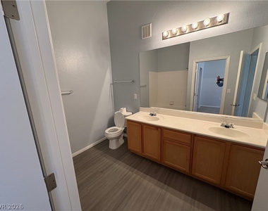 2305 W Horizon Ridge Parkway - Photo Thumbnail 7