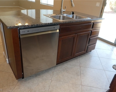 4054 Lower Saxon Avenue - Photo Thumbnail 13