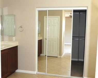 4054 Lower Saxon Avenue - Photo Thumbnail 31