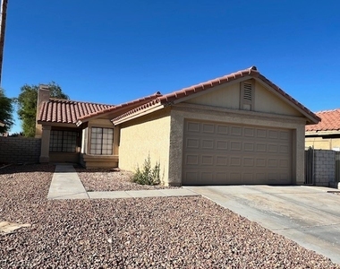 2526 Wolverton Avenue - Photo Thumbnail 2