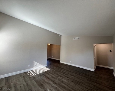 2526 Wolverton Avenue - Photo Thumbnail 8