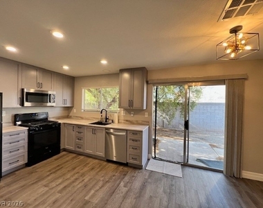 2526 Wolverton Avenue - Photo Thumbnail 14