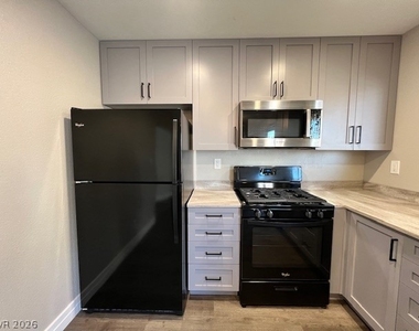 2526 Wolverton Avenue - Photo Thumbnail 15