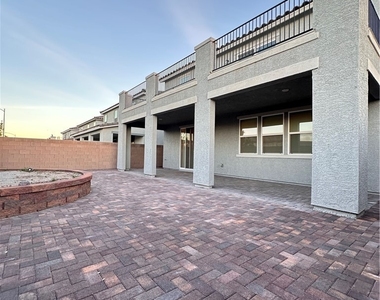8038 Minavalle Avenue - Photo Thumbnail 18