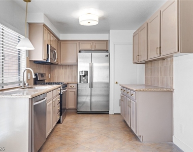 6224 Meadow Vista Lane - Photo Thumbnail 3