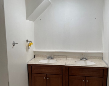 53 Washington - Photo Thumbnail 6
