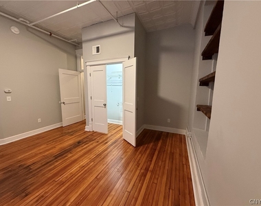 205 E Jefferson Street - Photo Thumbnail 22