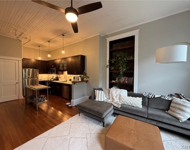 205 E Jefferson Street - Photo Thumbnail 5