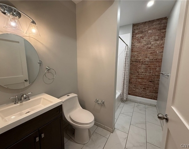 205 E Jefferson Street - Photo Thumbnail 18