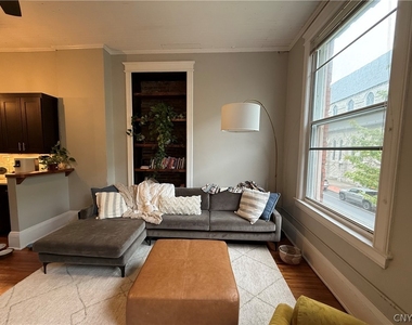 205 E Jefferson Street - Photo Thumbnail 6