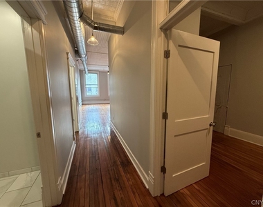 205 E Jefferson Street - Photo Thumbnail 14