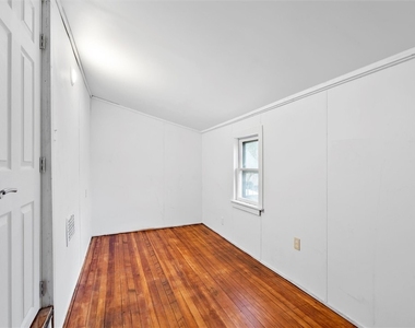 104 Kincaid Avenue - Photo Thumbnail 3
