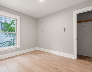 712 Oak Street - Photo Thumbnail 5