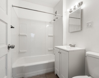 712 Oak Street - Photo Thumbnail 4