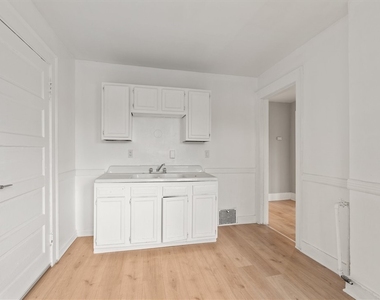 712 Oak Street - Photo Thumbnail 1