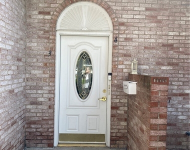 4585 Chestnut Ridge Road - Photo Thumbnail 4