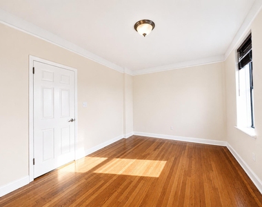 105 Pinehurst Avenue - Photo Thumbnail 6