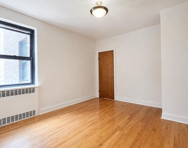 700 Fort Washington Avenue - Photo Thumbnail 8