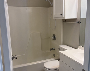736 Morningside Lane - Photo Thumbnail 16