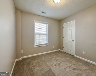 90 Greystone Circle - Photo Thumbnail 13