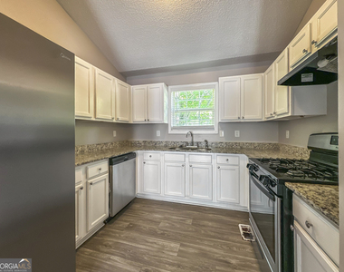 90 Greystone Circle - Photo Thumbnail 6