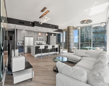 1080 Peachtree Street Ne - Photo Thumbnail 9