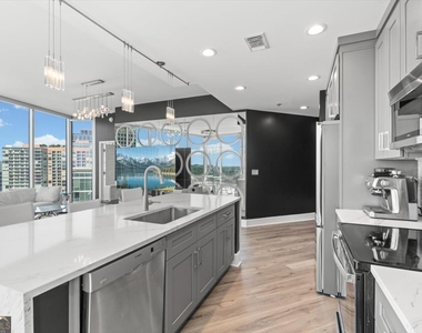 1080 Peachtree Street Ne - Photo Thumbnail 4