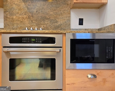 1579 Vesta Avenue - Photo Thumbnail 10