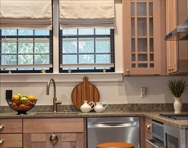 1579 Vesta Avenue - Photo Thumbnail 8