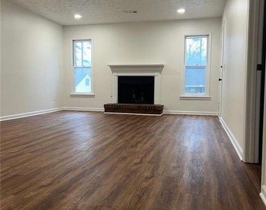 300 E Burns Court Se - Photo Thumbnail 13