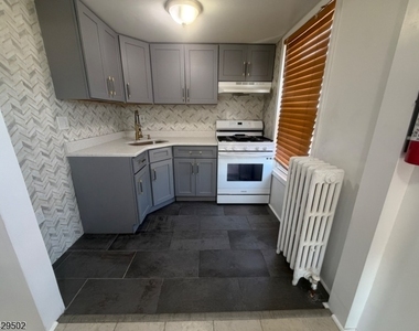 31 Glen Ave - Photo Thumbnail 5