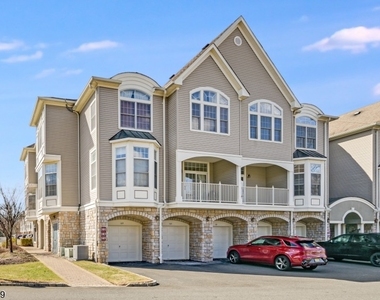 103 Crown Ct - Photo Thumbnail 2