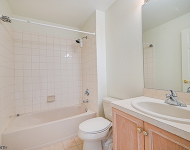 103 Crown Ct - Photo Thumbnail 21
