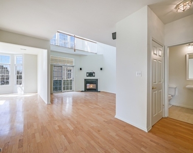 103 Crown Ct - Photo Thumbnail 9