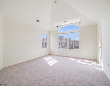 103 Crown Ct - Photo Thumbnail 12