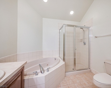 103 Crown Ct - Photo Thumbnail 17