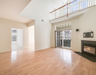 103 Crown Ct - Photo Thumbnail 6