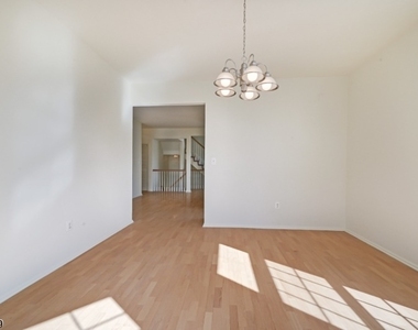 103 Crown Ct - Photo Thumbnail 11